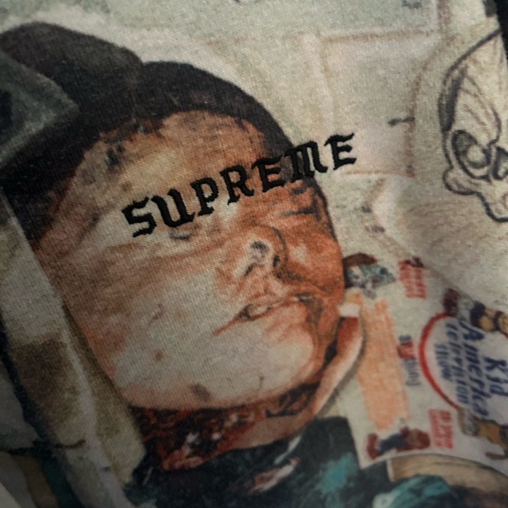 Supreme Dash’s wall hooded sweatshirt